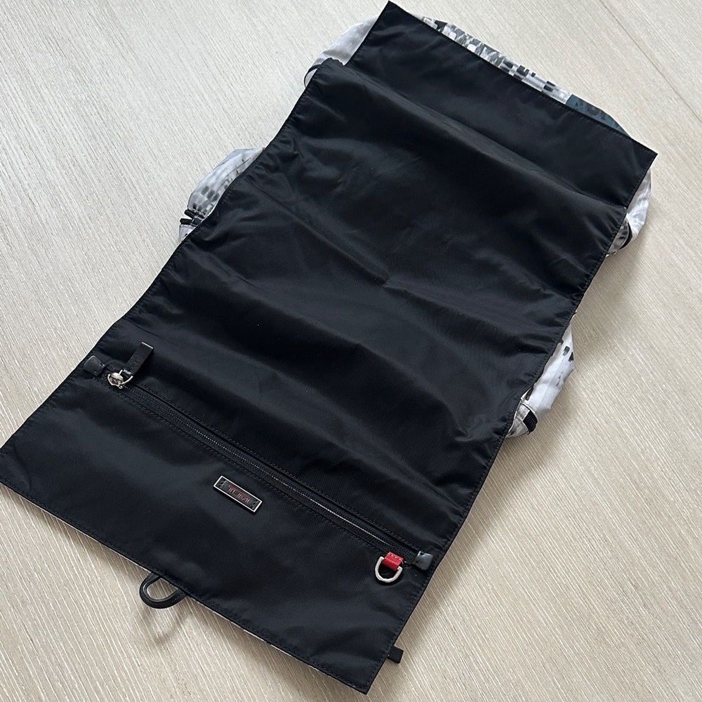 TUMI ♣️♦️♣️Black Travel Organizer with Zipper & Leather accents -3 fold